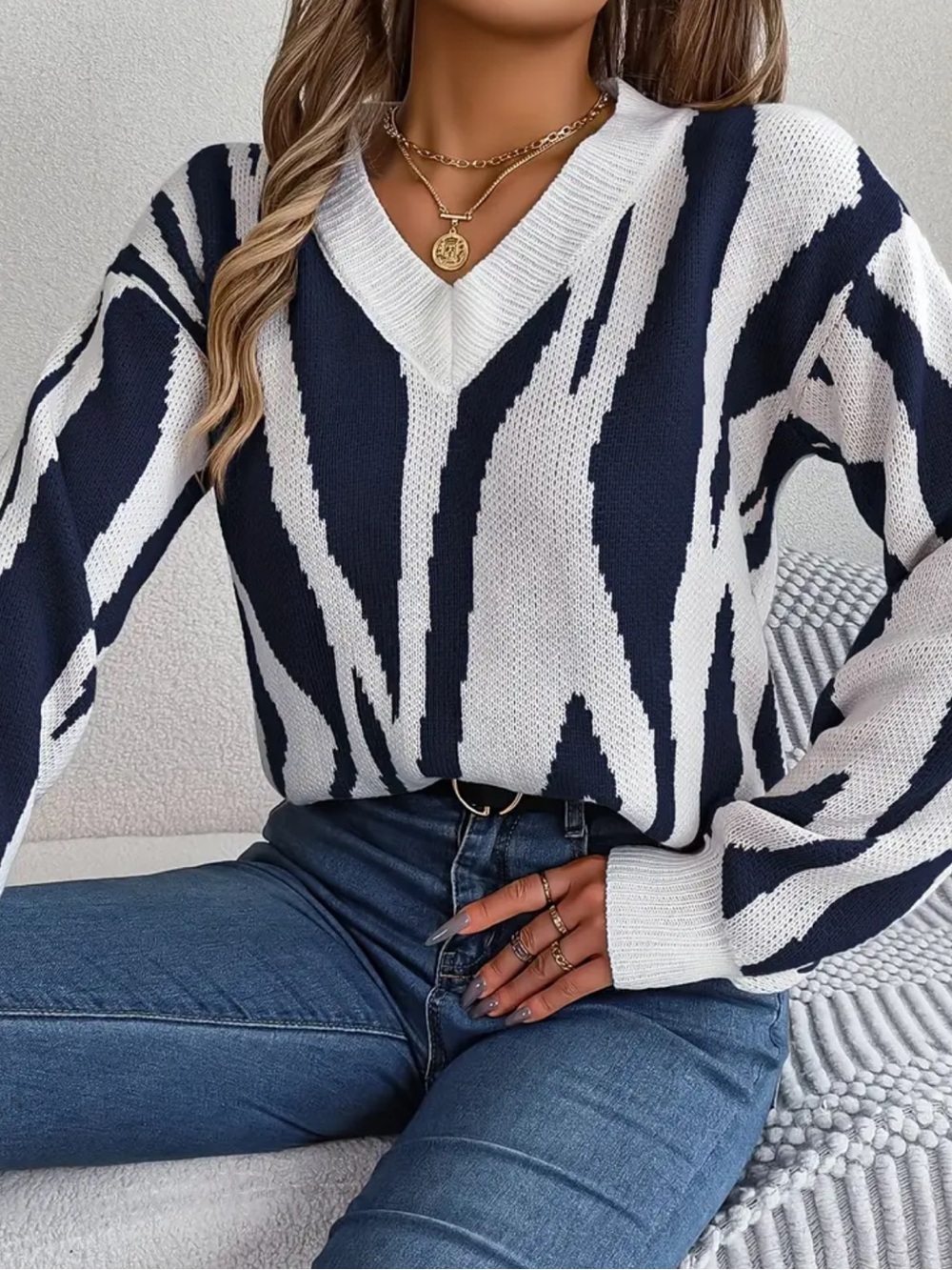 Women’s Navy and Cream Zebra-Pattern Knit Sweater | M